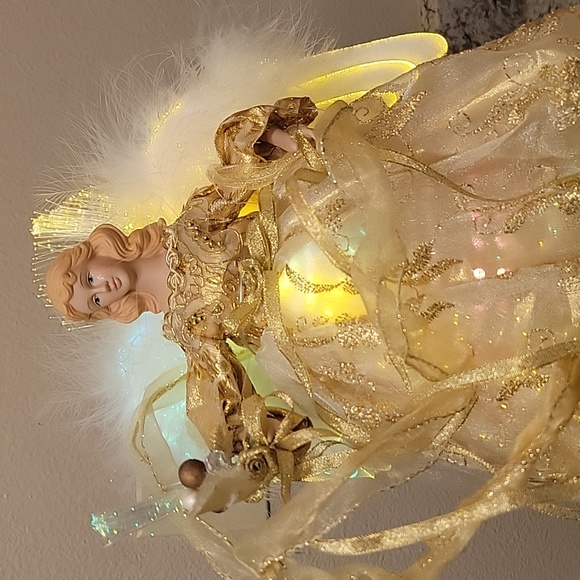 Holiday Style 12" Fiber Optic lighted Angel Tree topper - Picture 8 of 13